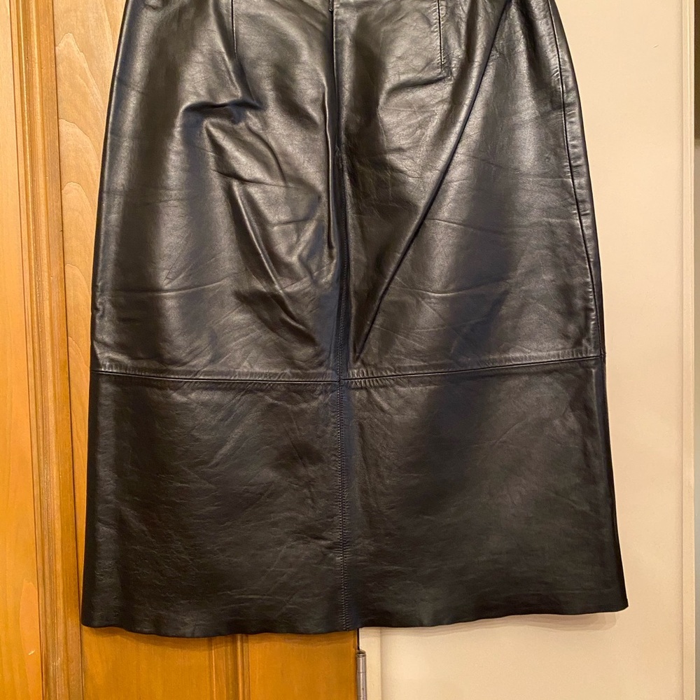 Vintage/early 2000s 100% leather skirt